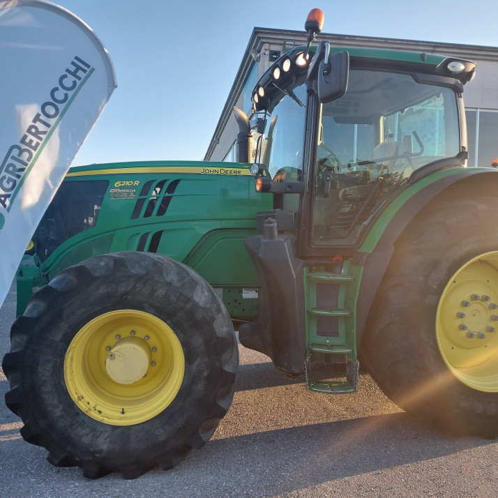 JOHN DEEREE 6210R