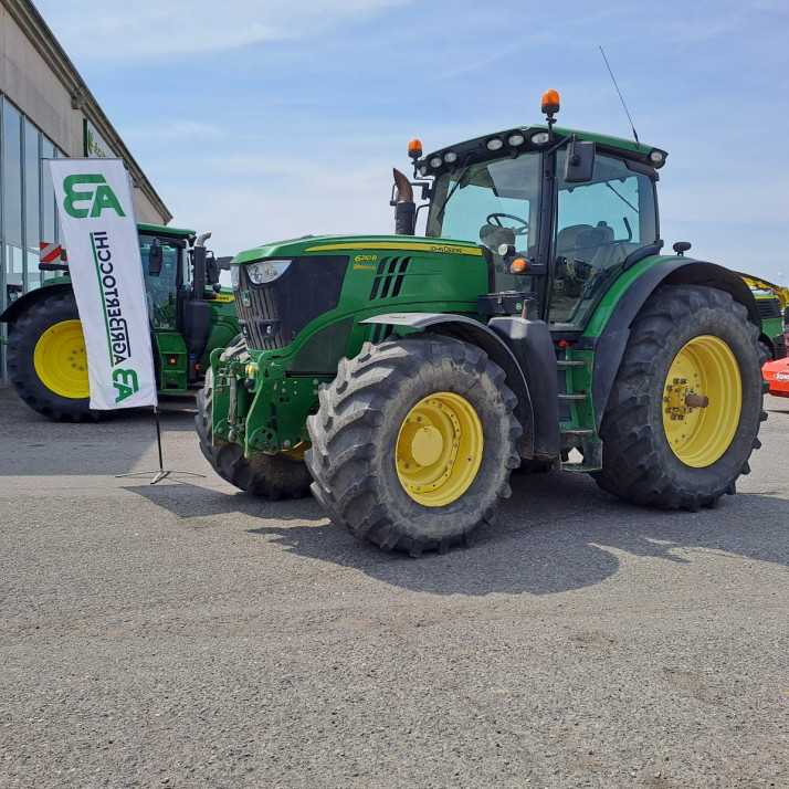 JOHN DEERE 6210R 