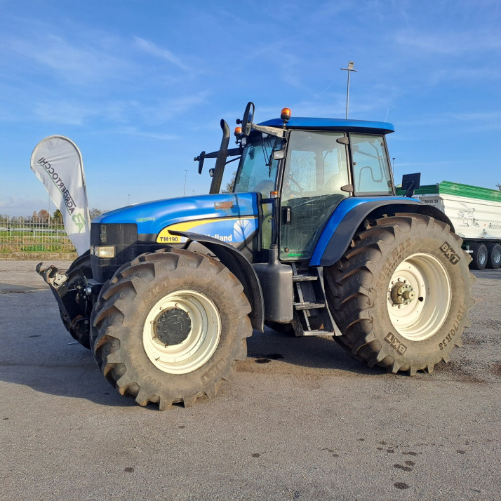 NEW HOLLAND TM 190 