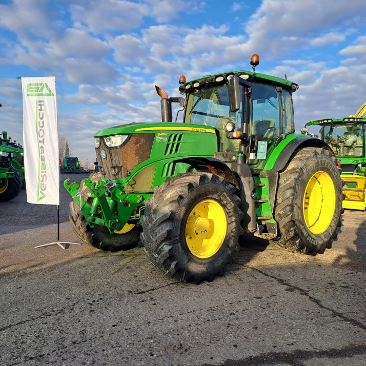 JOHN DEERE 6215R