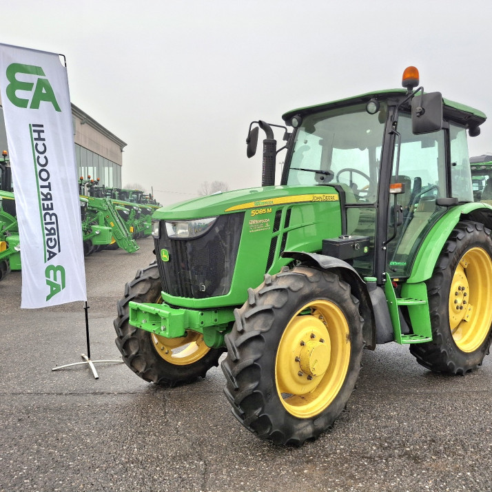 JOHN DEERE 5085 M