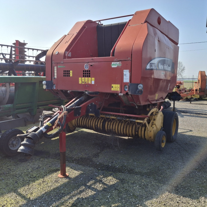 ROTOPRESSA NEW HOLLAND BR750