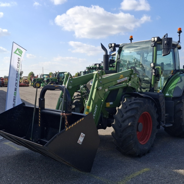 TRATTORE FENDT 516 VARIO POWER CON CARICATORE FRONTALE FENDT CARGO 4X 80