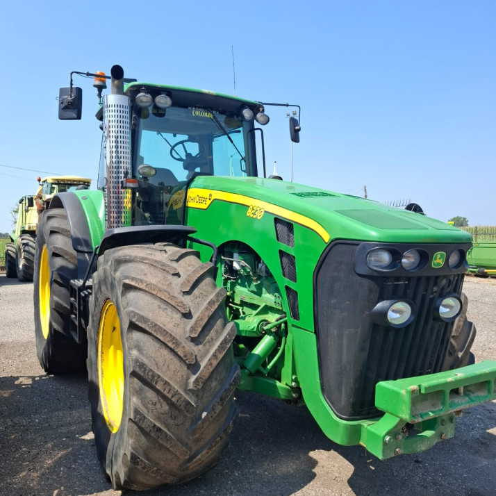 JOHN DEERE 8230