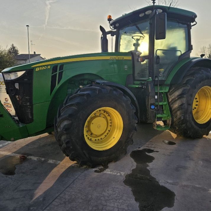 JOHN DEERE 8320R