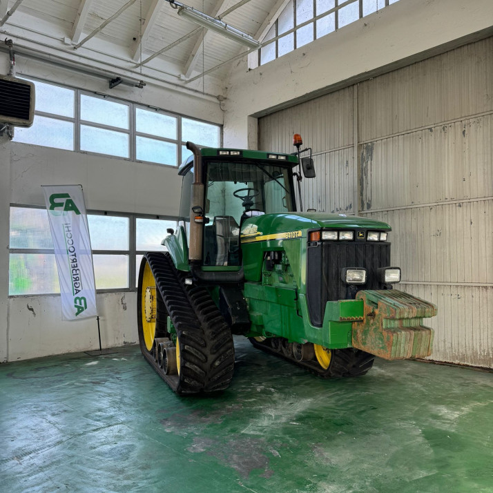 JOHN DEERE 8410T