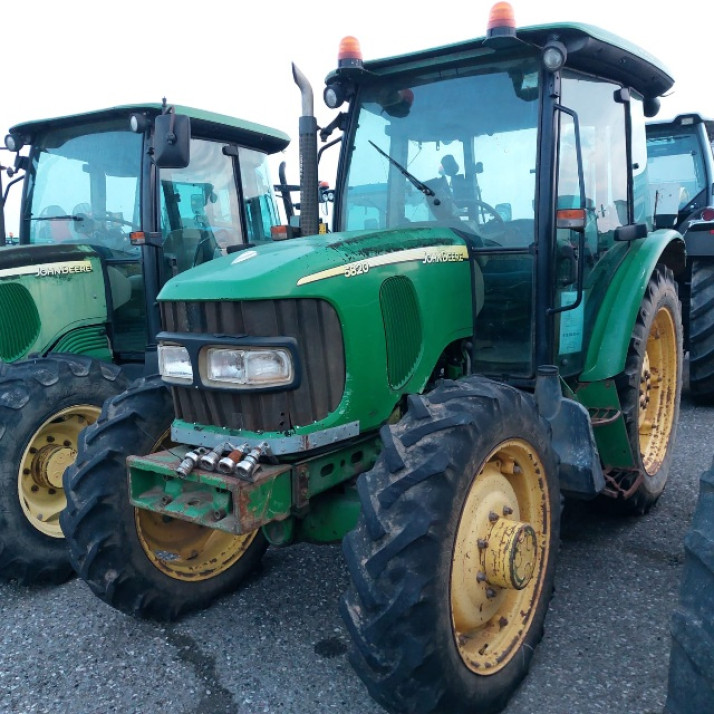 JOHN DEERE 5820 