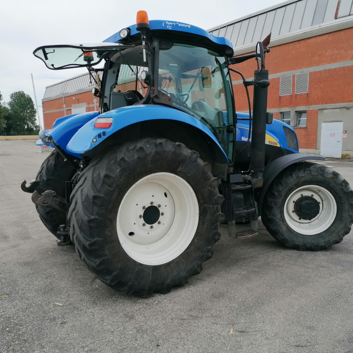 NEW HOLLAND 6090