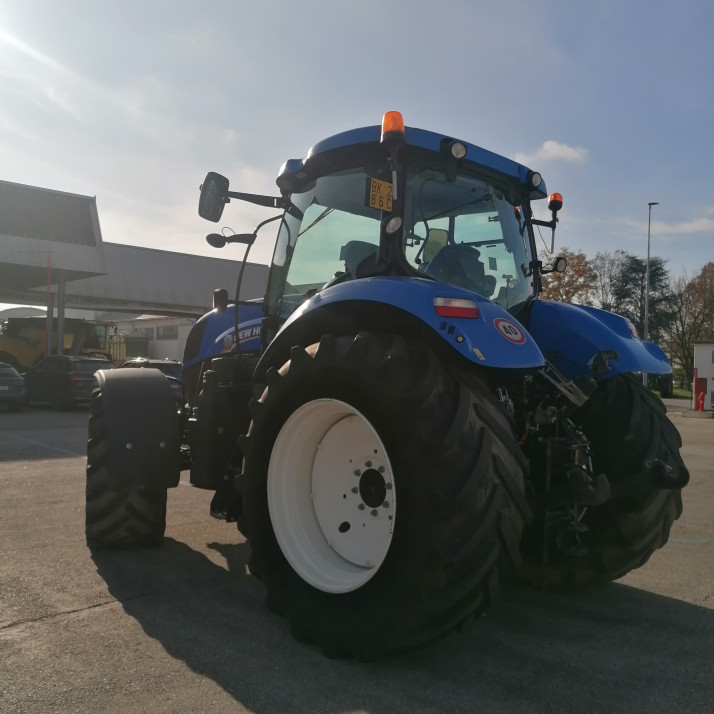 NEW HOLLAND T7 210