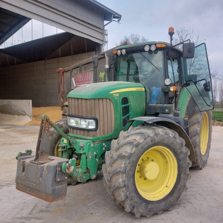 JOHN DEERE 7530