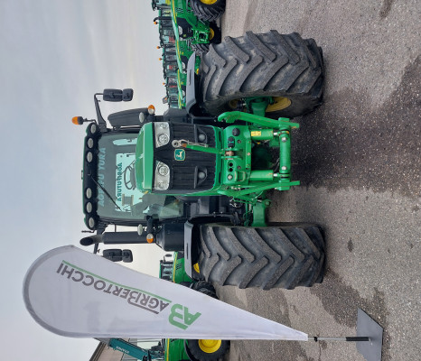JOHN DEERE 6230R