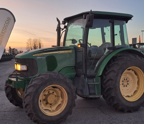 JOHN DEERE 5820