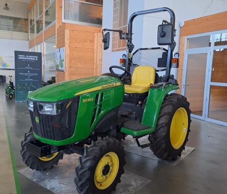 JOHN DEERE 3038E COMPATTO