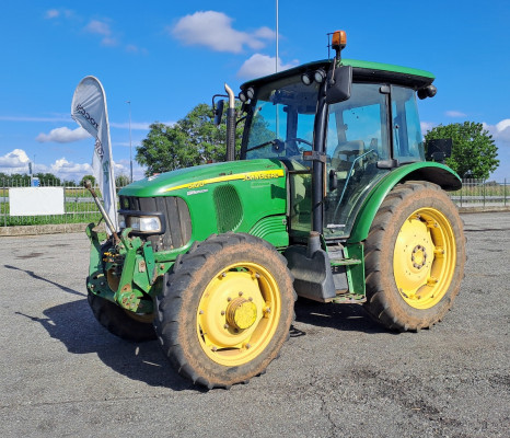 JOHN DEERE 5820 