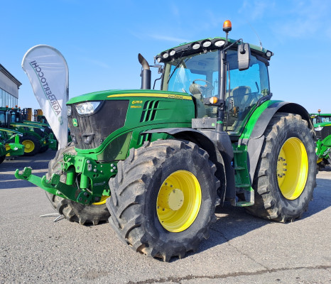 JOHN DEERE 6215R