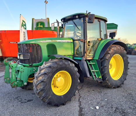 JOHN DEERE 6520 E