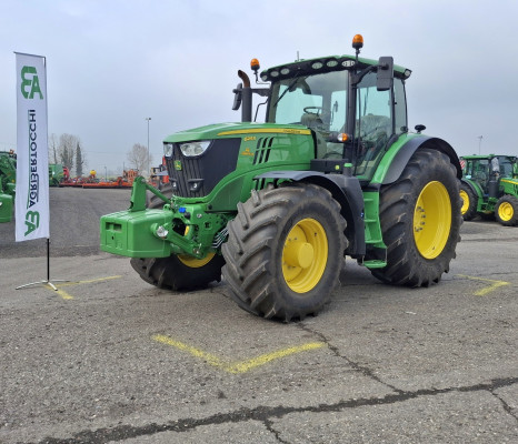 JOHN DEERE 6215R