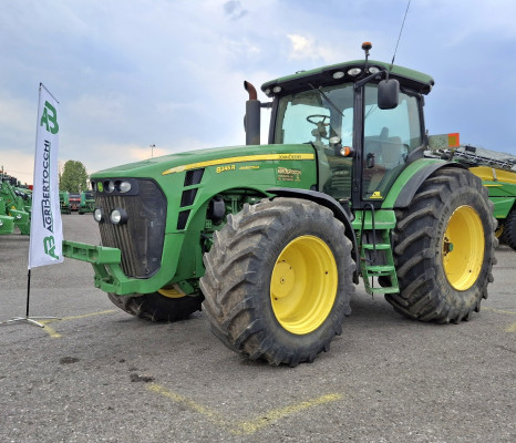 JOHN DEERE 8245R