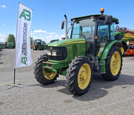 TRATTORE JOHN DEERE 5720