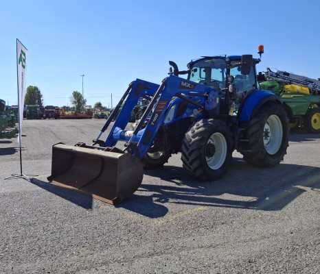 TRATTORE NEW HOLLAND T5 120 CON CARICATORE 