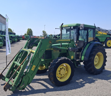 TRATTORE JOHN DEERE 5500 CON CARICATORE JOHN DEERE 633 