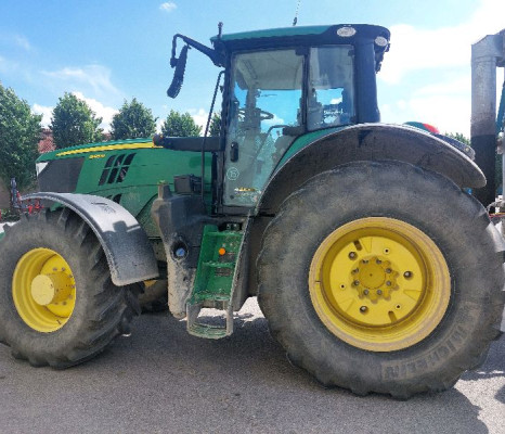 JOHN DEERE 6215R
