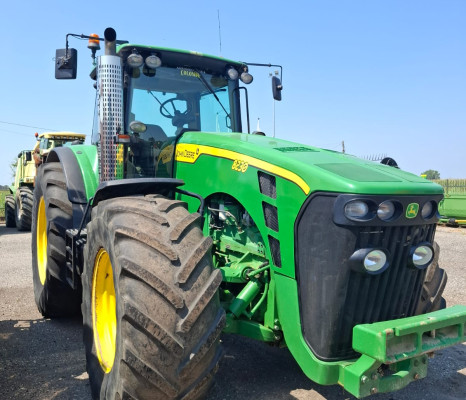 JOHN DEERE 8230