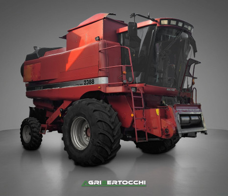 Mietitrebbia CASE IH 2388